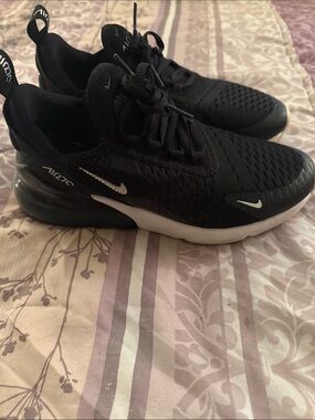 Nike woman Black and White Air Max 270 Athletic Sneakers